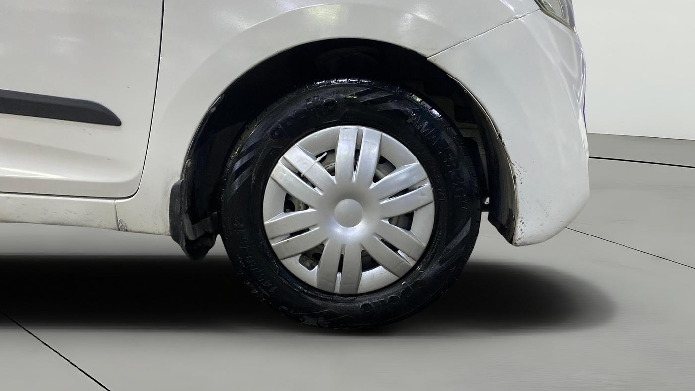 2015 Hyundai Eon ERA +, Petrol, Manual, 1,10,980 km, Right Front Wheel