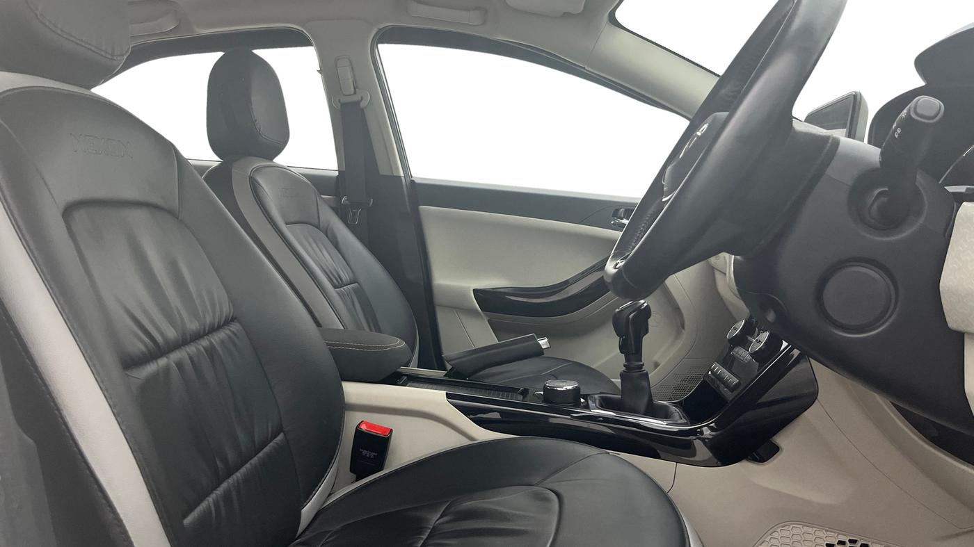 2021 Tata NEXON XZ PLUS PETROL SUNROOF, Petrol, Manual, 37,153 km, Right Side Front Door Cabin
