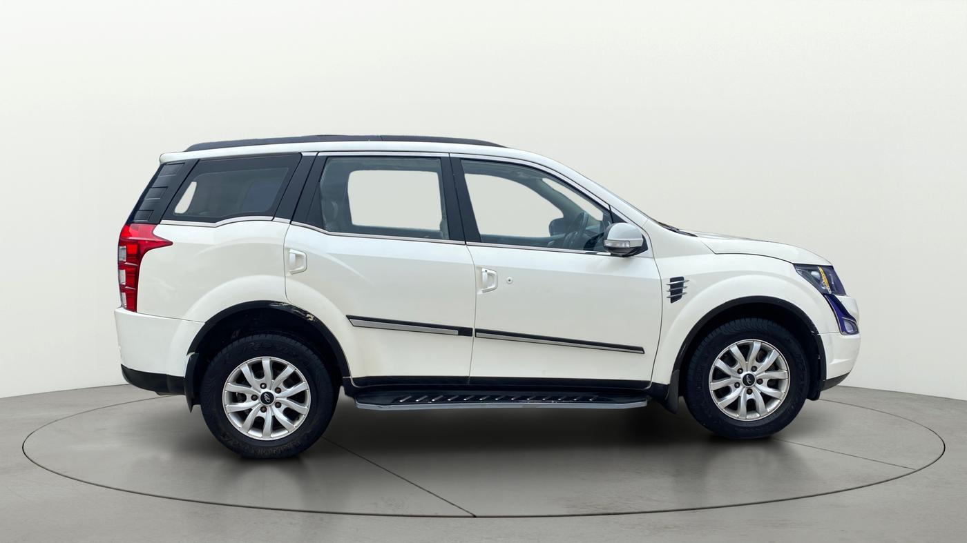 2017 Mahindra XUV500 W10 AT, Diesel, Automatic, 96,630 km, Right Side View