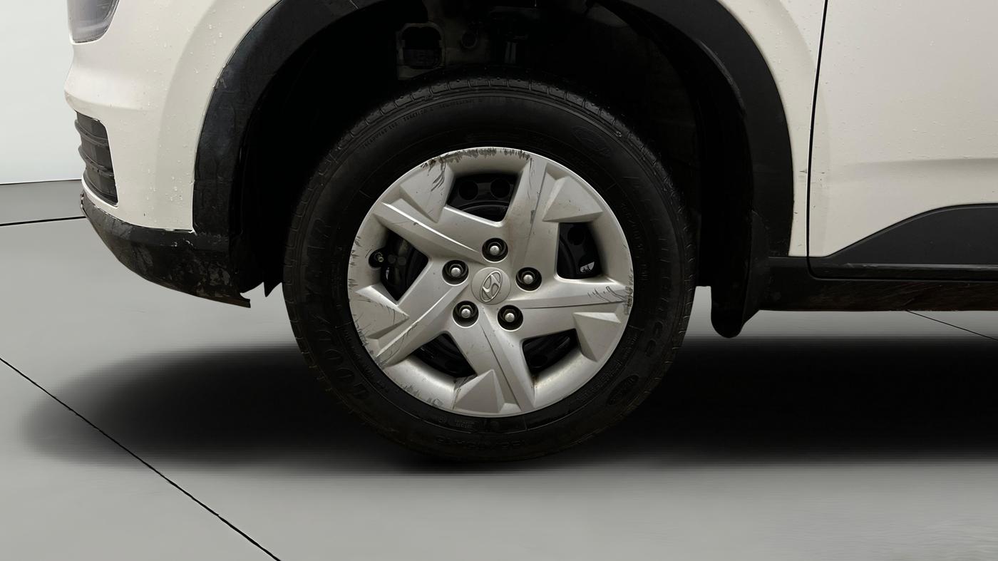 2022 Hyundai VENUE S(O) 1.2, Petrol, Manual, 39,698 km, Left Front Wheel