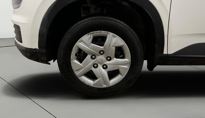 2022 Hyundai VENUE S(O) 1.2, Petrol, Manual, 39,698 km, Left Front Wheel