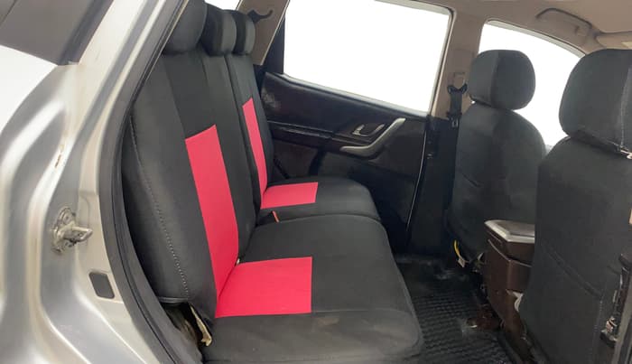 2013 Mahindra XUV500 W8, Diesel, Manual, 97,265 km, Right Side Rear Door Cabin