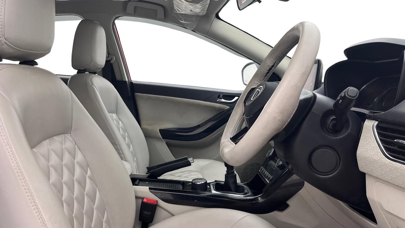 2020 Tata NEXON XZ PLUS (O) DIESEL DUAL TONE, Diesel, Manual, 36,933 km, Right Side Front Door Cabin