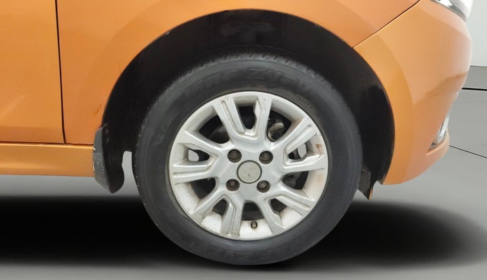 2018 Tata Tiago XZA PETROL, Petrol, Automatic, 1,45,004 km, Right Front Wheel