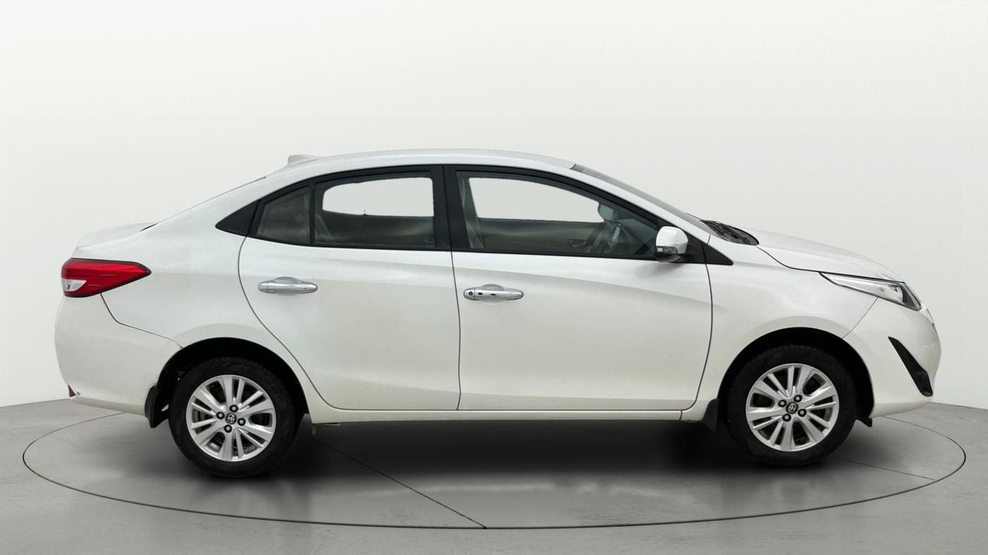 2018 Toyota YARIS VX CVT, Petrol, Automatic, 1,19,403 km, Right Side View