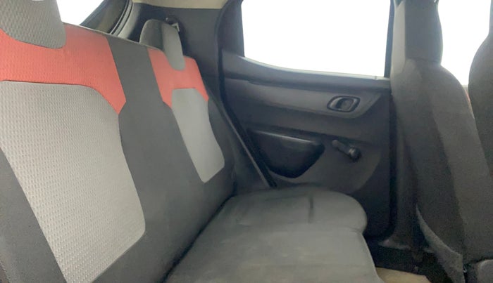 2016 Renault Kwid RXT 1.0 AMT, Petrol, Automatic, 52,846 km, Right Side Rear Door Cabin