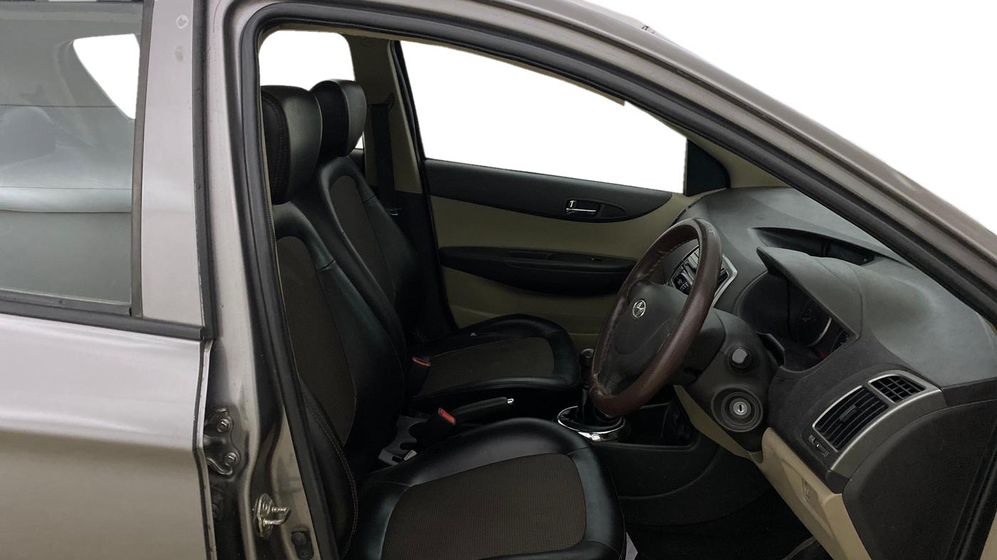 2013 Hyundai i20 MAGNA 1.2, Petrol, Manual, 56,877 km, Right Side Front Door Cabin