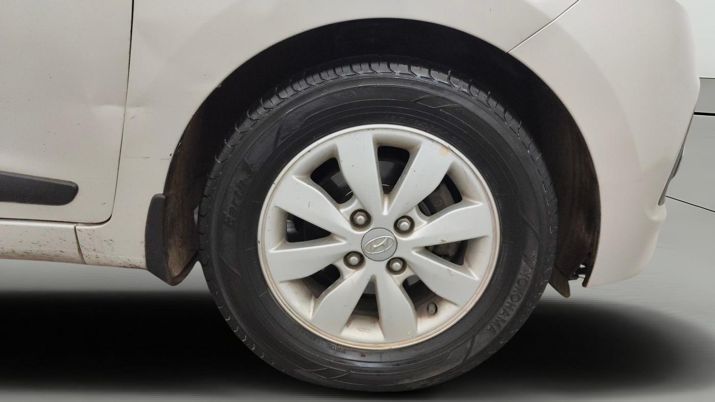 2014 Hyundai Xcent S AT 1.2 (O), Petrol, Automatic, 87,231 km, Right Front Wheel