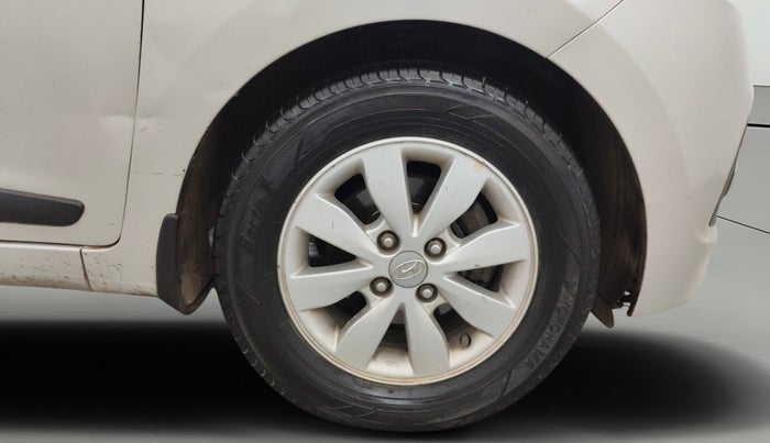 2014 Hyundai Xcent S AT 1.2 (O), Petrol, Automatic, 87,231 km, Right Front Wheel