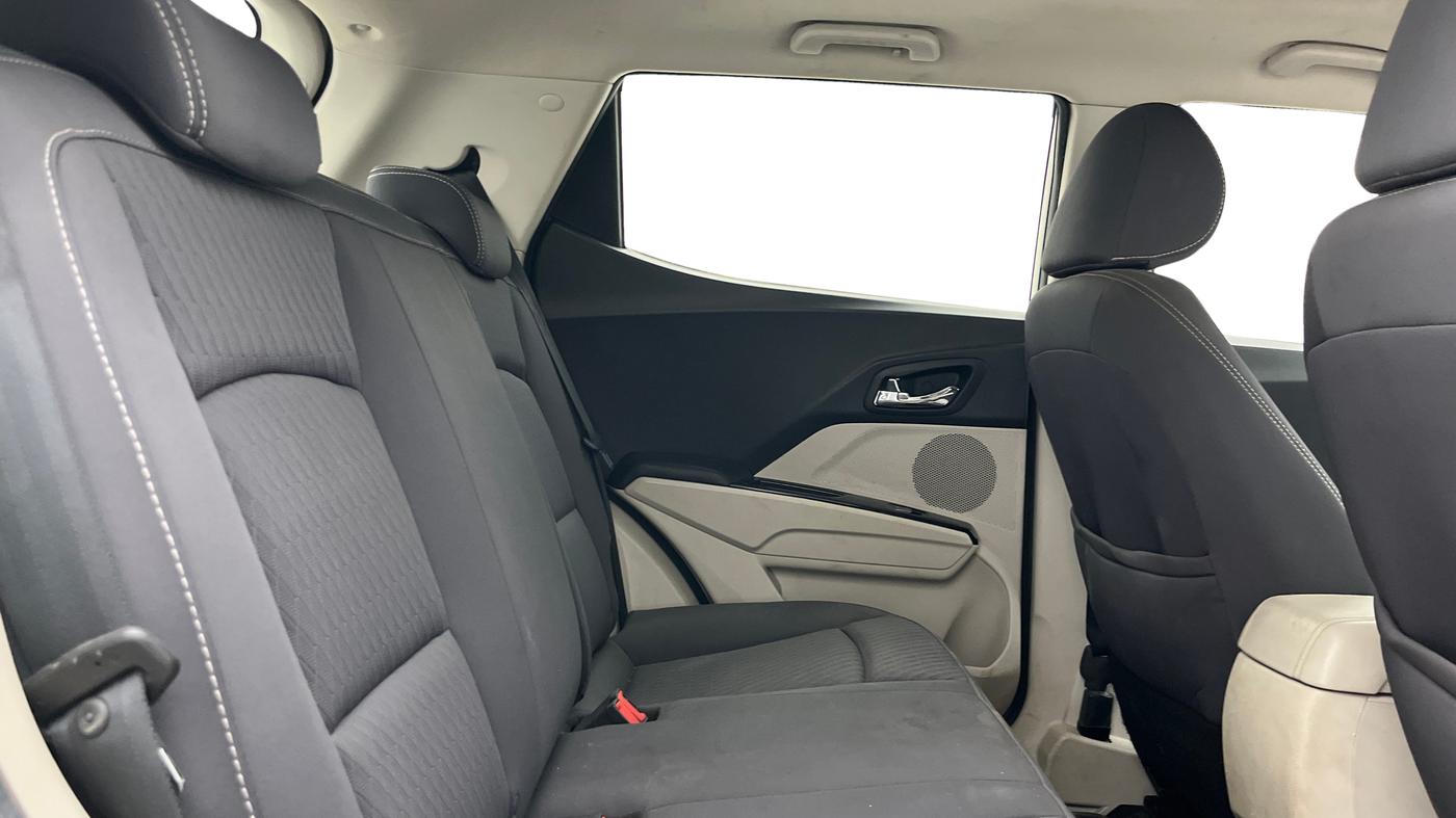 2022 Mahindra XUV300 W8 1.5 DIESEL, Diesel, Manual, 44,851 km, Right Side Rear Door Cabin