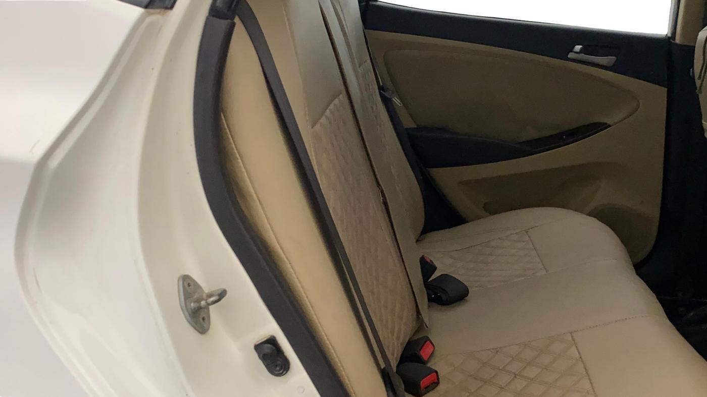 2016 Hyundai Verna 1.6 CRDI S AT, Diesel, Automatic, 1,08,024 km, Right Side Rear Door Cabin
