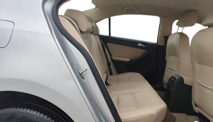 2016 Volkswagen Jetta COMFORTLINE TSI, Petrol, Manual, 1,20,909 km, Right Side Rear Door Cabin