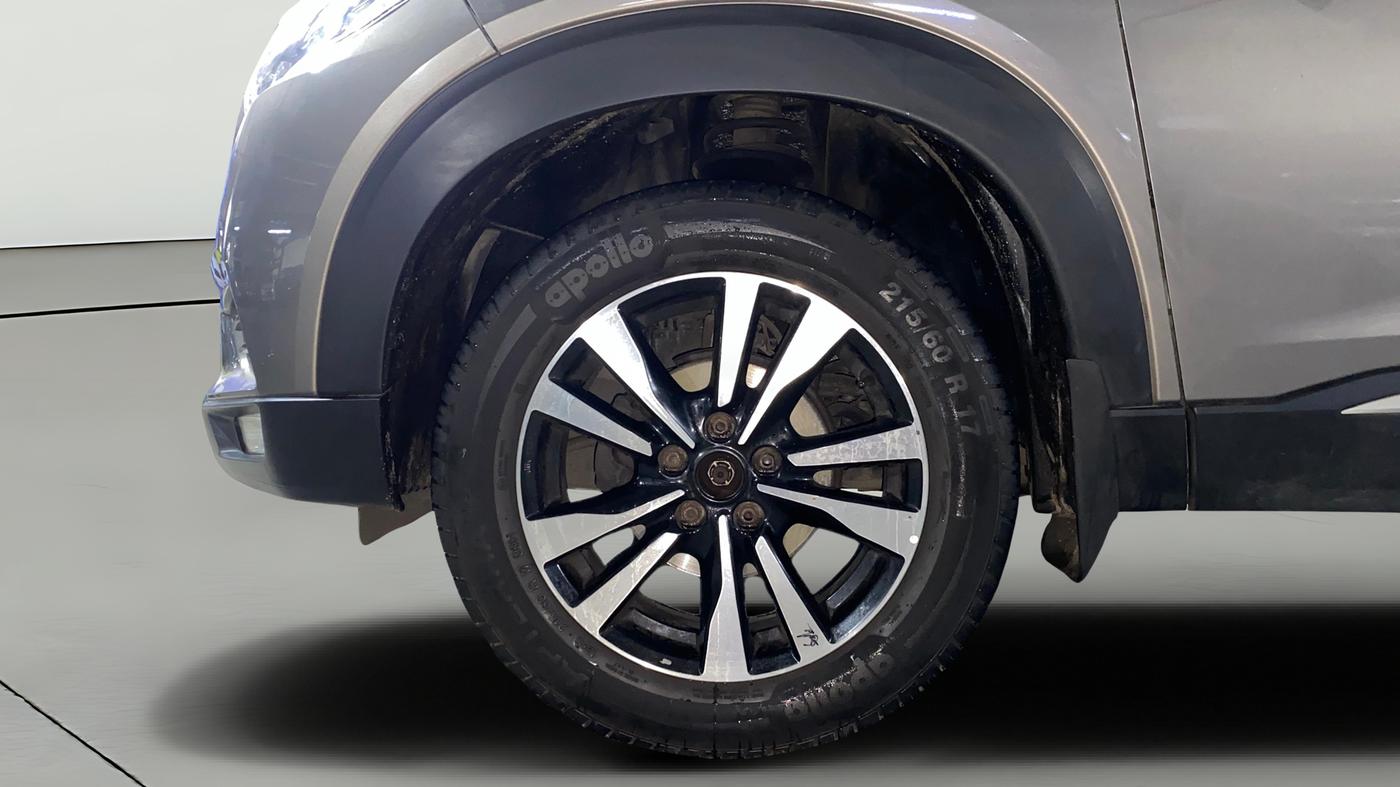 2019 Nissan Kicks XV 1.5, Petrol, Manual, 10,880 km, Left Front Wheel