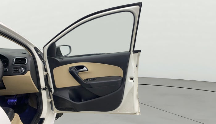 2017 Volkswagen Ameo HIGHLINE PLUS 1.5L AT 16 ALLOY, Diesel, Automatic, 1,37,489 km, RHS Front Door