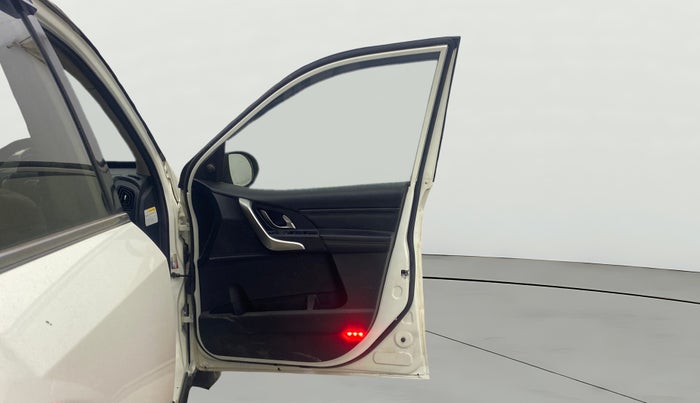 2018 Mahindra XUV500 W11(O), Diesel, Manual, 87,270 km, RHS Front Door