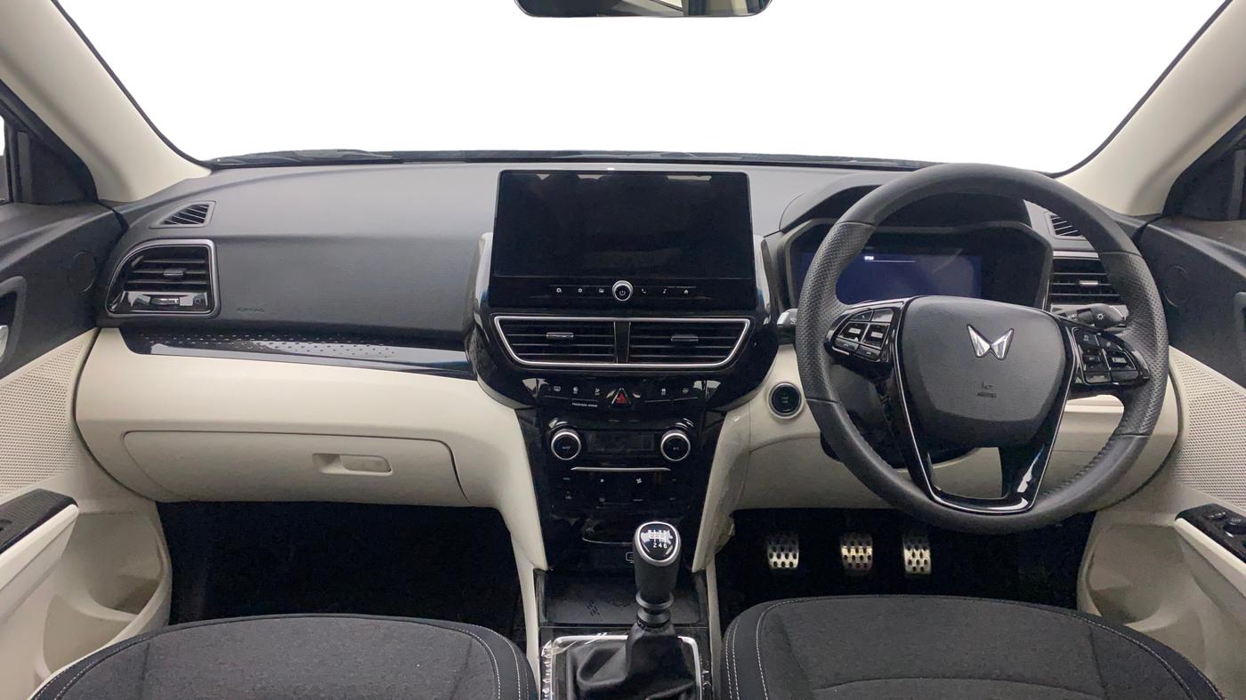 2024 Mahindra XUV 3XO AX5L 1.2 TGDi, Petrol, Manual, 11,453 km, Dashboard