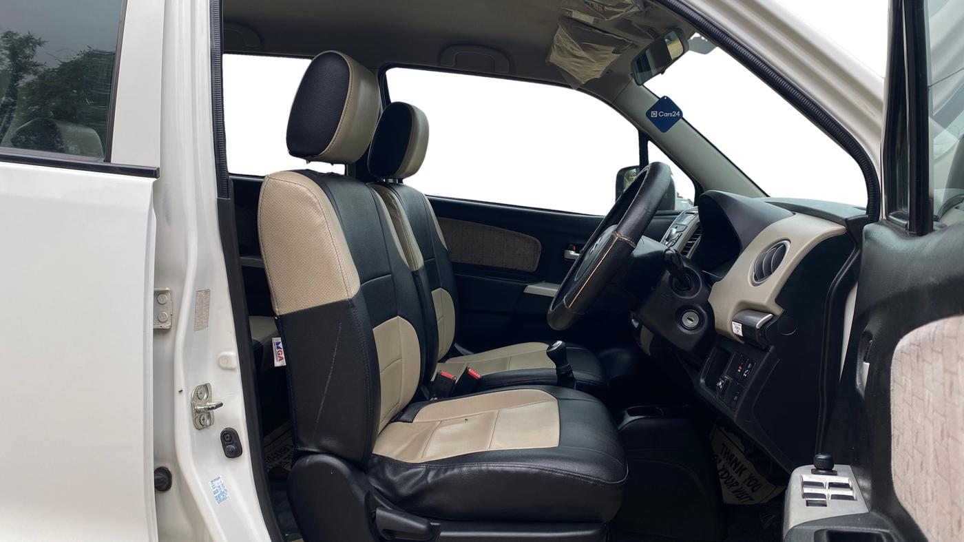 2016 Maruti Wagon R 1.0 VXI, CNG, Manual, 79,251 km, Right Side Front Door Cabin
