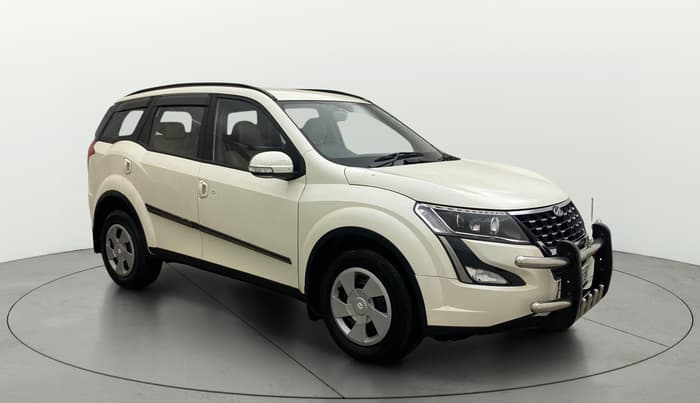 2021 Mahindra XUV500 W7 AT, Diesel, Automatic, 1,25,597 km, Right Front Diagonal