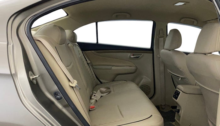 2018 Maruti Ciaz SIGMA 1.5 SHVS MT  PETROL, Petrol, Manual, 31,758 km, Right Side Rear Door Cabin