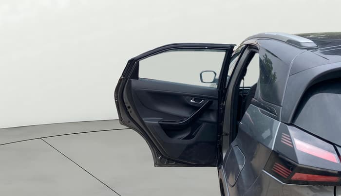 2024 Tata NEXON FEARLESS + SUNROOF DCA DUAL TONE 1.2 PETROL, Petrol, Automatic, 26,543 km, LHS Rear Door