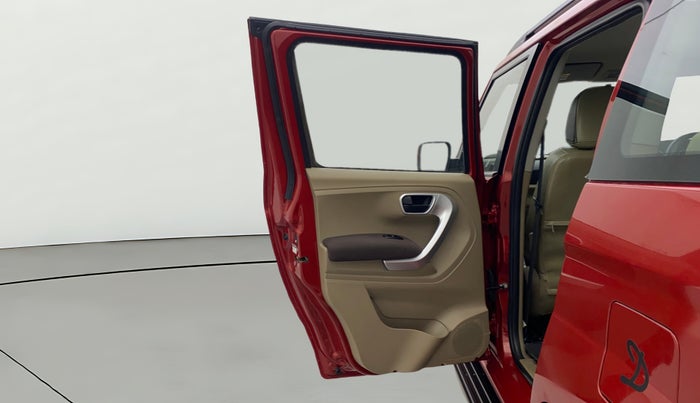 2016 Mahindra TUV300 T8, Diesel, Manual, 27,323 km, LHS Rear Door