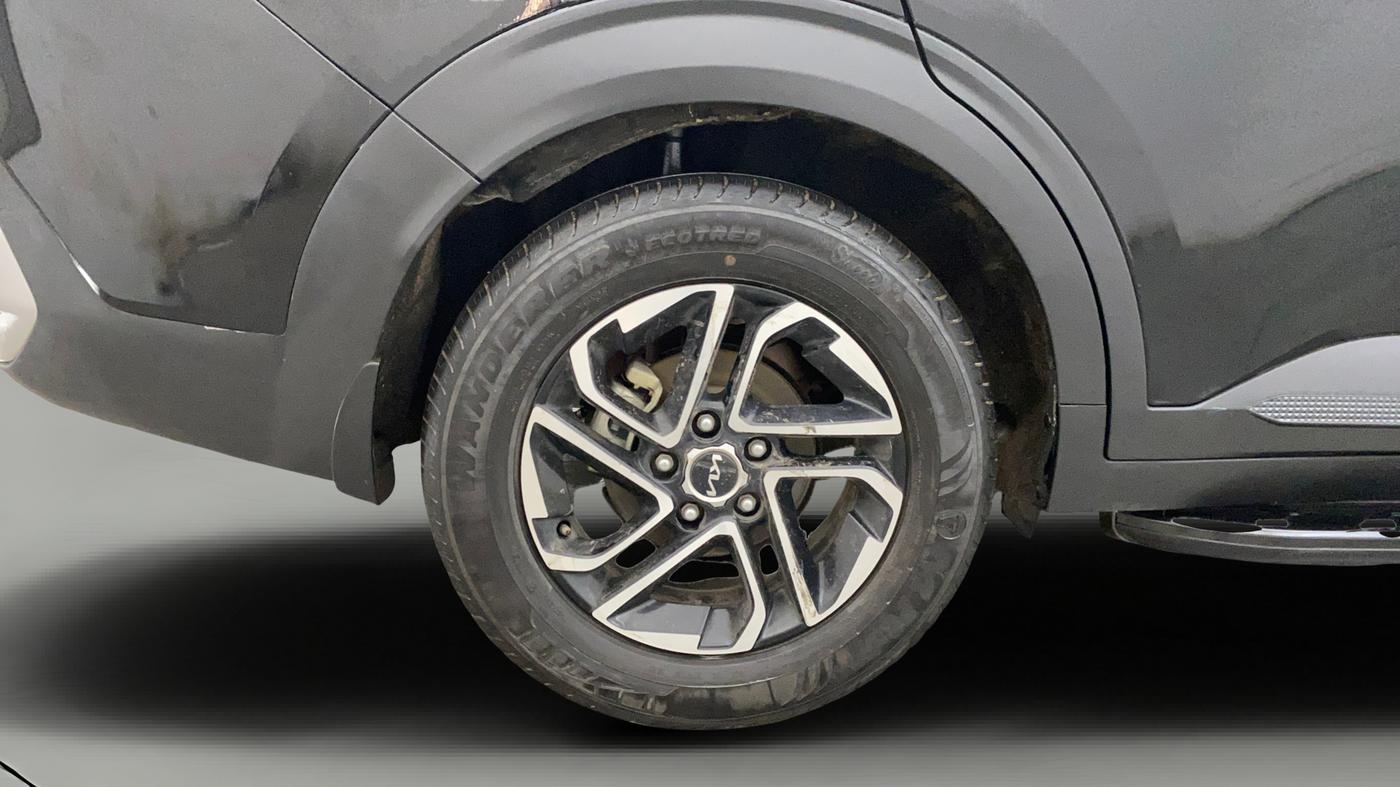 2023 KIA CARENS PRESTIGE PLUS 1.4 PETROL 7 STR, Petrol, Manual, 26,327 km, Right Rear Wheel