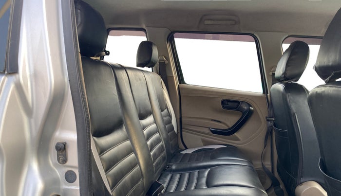 2016 Mahindra TUV300 T4, Diesel, Manual, 91,399 km, Right Side Rear Door Cabin