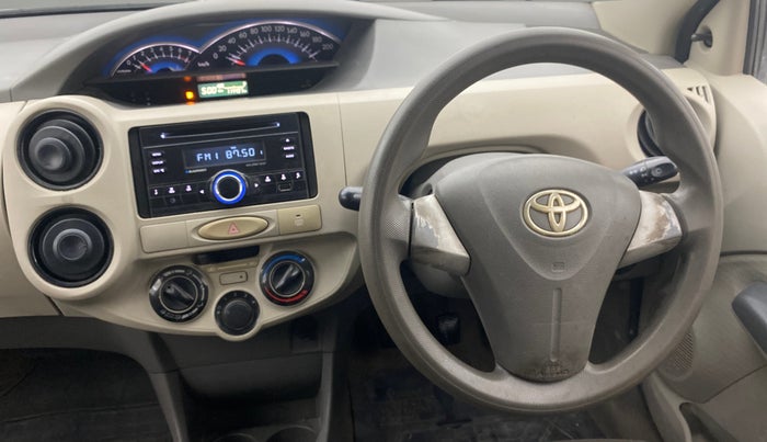 2015 Toyota Etios Liva G, Petrol, Manual, 1,14,496 km, Steering Wheel Close Up