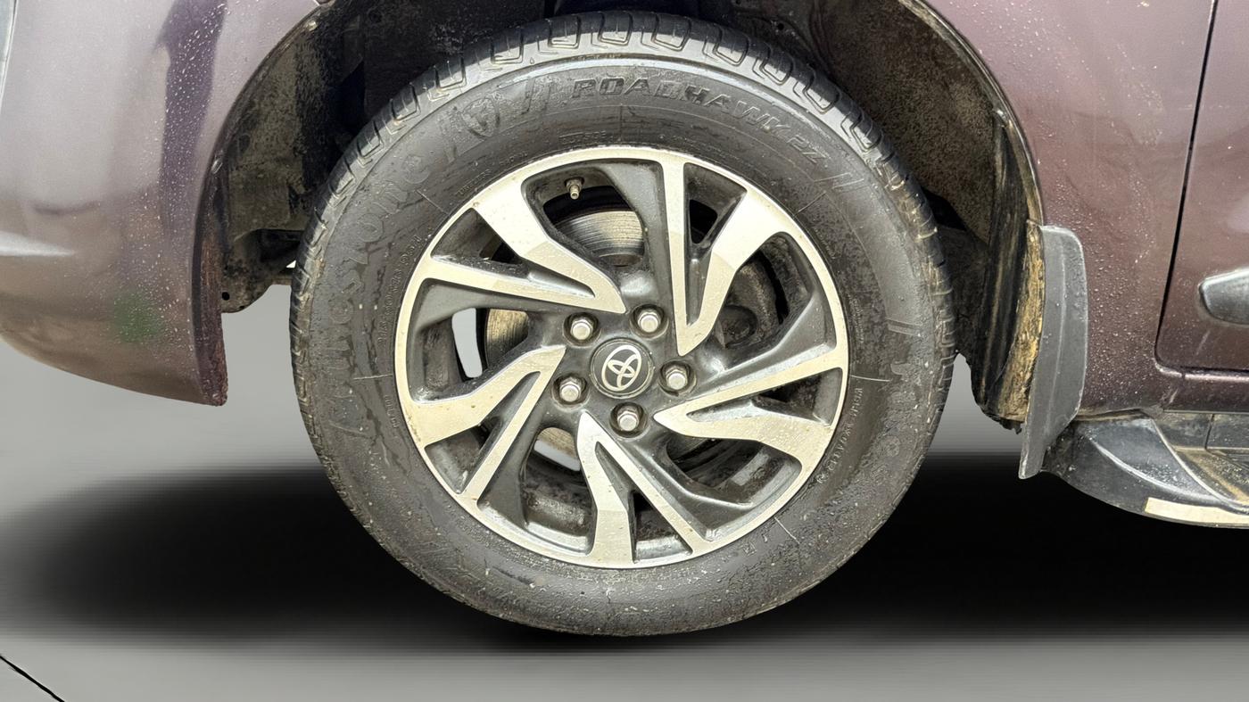 2022 Toyota Innova Crysta 2.7 VX 7 STR, Petrol, Manual, 67,894 km, Left Front Wheel