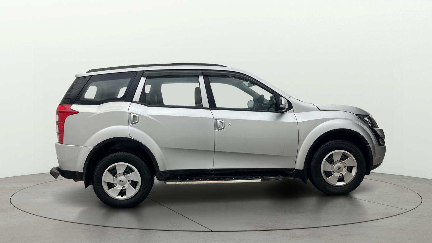 2017 Mahindra XUV500 W6, Diesel, Manual, 90,003 km, Right Side View