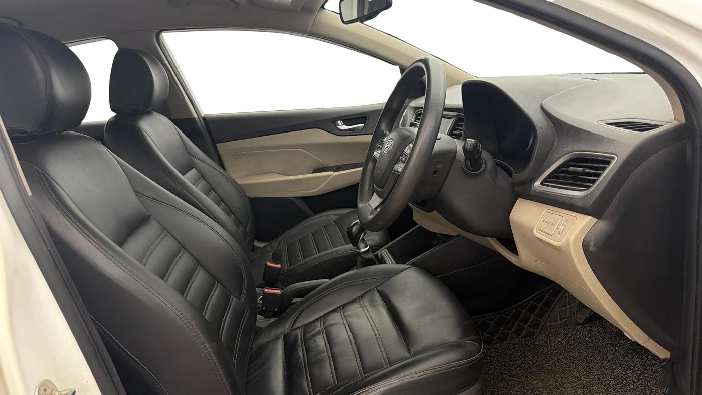 2019 Hyundai Verna 1.6 VTVT SX, Petrol, Manual, 30,096 km, Right Side Front Door Cabin