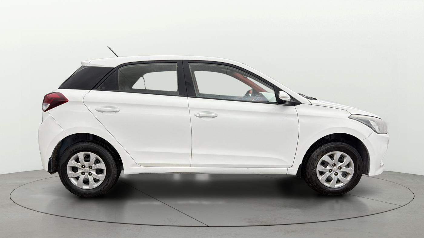 2017 Hyundai Elite i20 SPORTZ 1.2, Petrol, Manual, 32,527 km, Right Side View