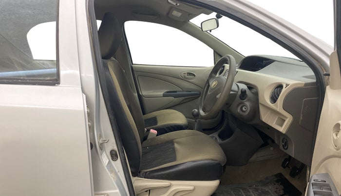 2015 Toyota Etios Liva G, Petrol, Manual, 1,14,496 km, Right Side Front Door Cabin
