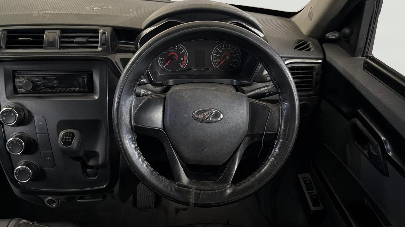 2018 Mahindra Kuv100 K2 TRIP CNG, CNG, Manual, 82,024 km, Steering Wheel Close Up