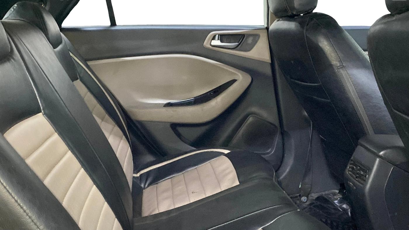 2019 Hyundai Elite i20 MAGNA PLUS 1.2, Petrol, Manual, 60,151 km, Right Side Rear Door Cabin