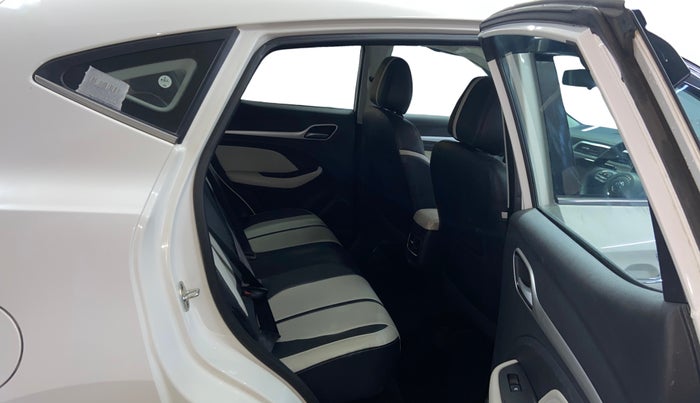 2024 MG ASTOR Sprint 1.5 MT (Ivory), Petrol, Manual, 7,166 km, Right Side Rear Door Cabin