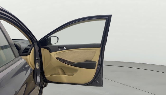 2014 Hyundai Verna FLUIDIC 1.6 CRDI SX, Diesel, Manual, 1,46,813 km, RHS Front Door