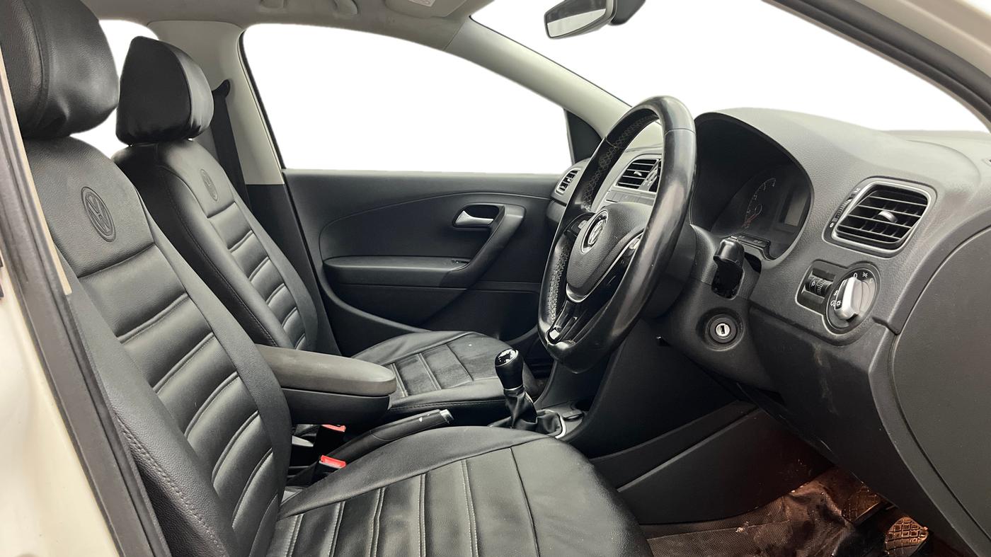 2017 Volkswagen Polo HIGHLINE PLUS 1.2(16 ALLOY, Petrol, Manual, 1,00,384 km, Right Side Front Door Cabin