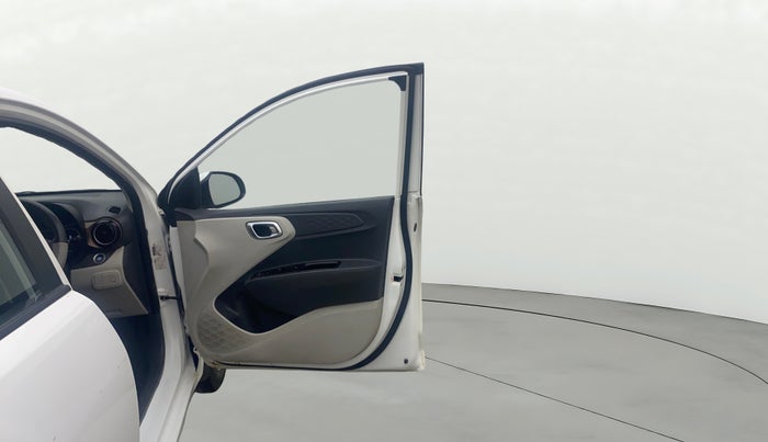 2022 Hyundai AURA SX 1.2, Petrol, Manual, 74,377 km, RHS Front Door