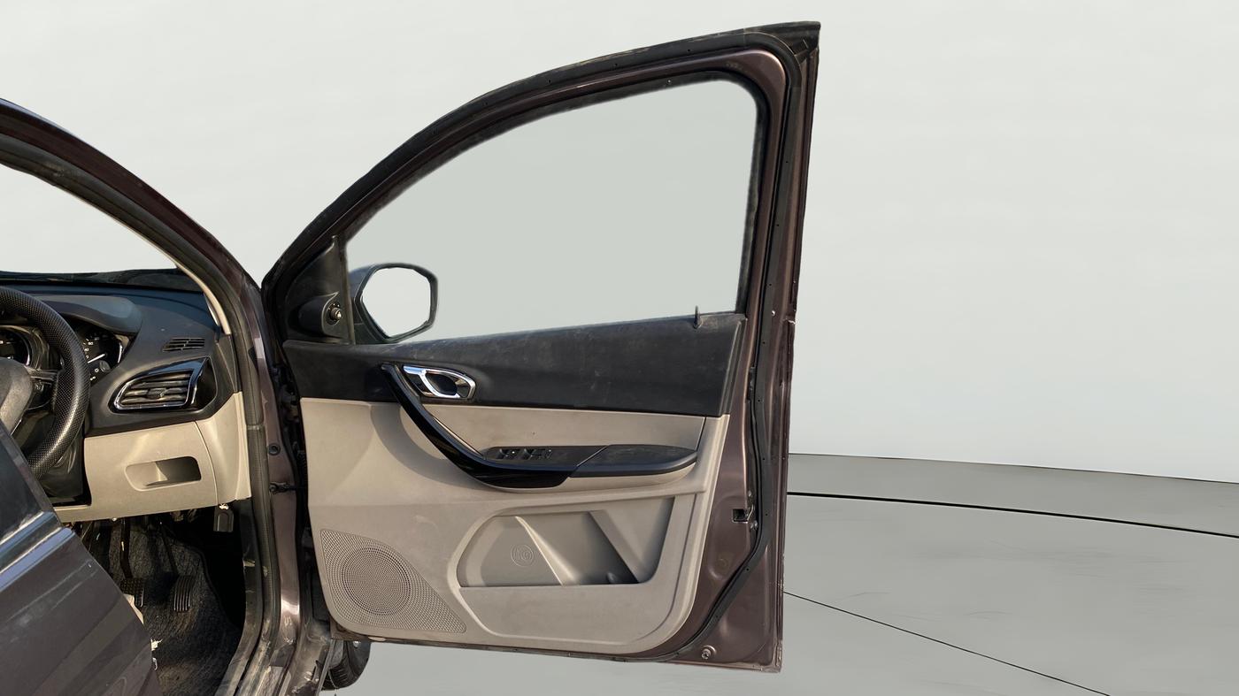 2018 Tata Tiago XZ PETROL, Petrol, Manual, 27,226 km, RHS Front Door