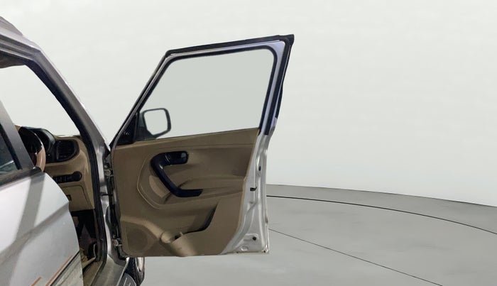 2017 Mahindra TUV300 T6, Diesel, Manual, 20,374 km, RHS Front Door