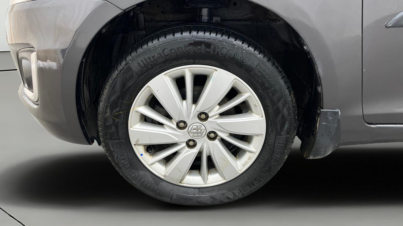2016 Maruti Swift ZXI, Petrol, Manual, 1,18,043 km, Left Front Wheel