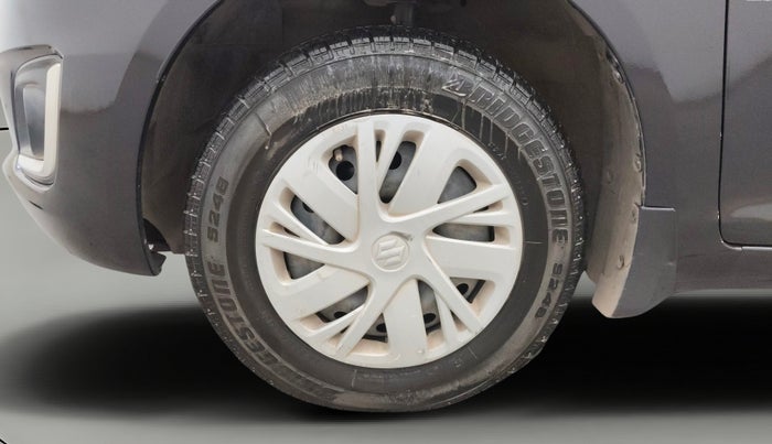 2015 Maruti Swift VXI, Petrol, Manual, 68,004 km, Left Front Wheel
