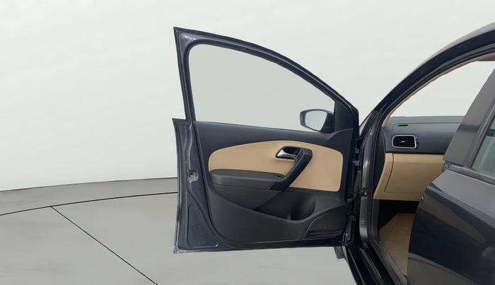 2015 Volkswagen Polo HIGHLINE1.5L, Diesel, Manual, 1,43,737 km, LHS Front Door