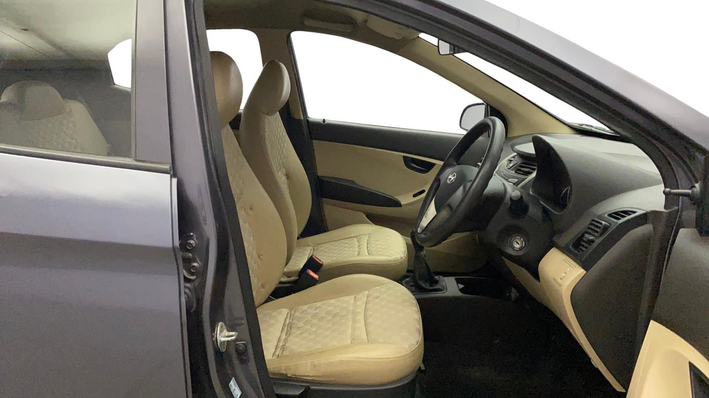 2017 Hyundai Eon 1.0 MAGNA + (O), Petrol, Manual, 69,742 km, Right Side Front Door Cabin