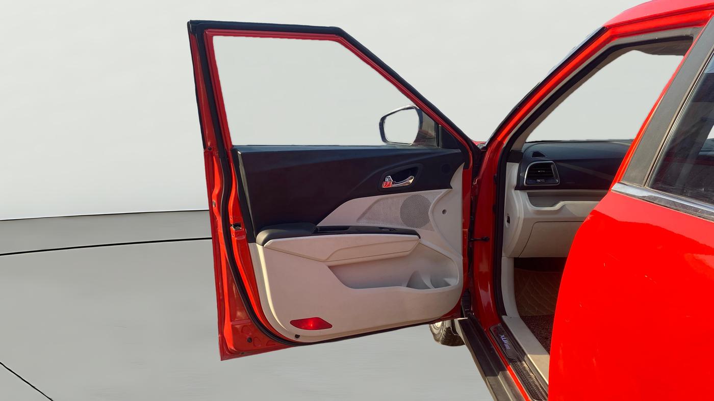 2020 Mahindra XUV300 W8 1.2 PETROL, Petrol, Manual, 31,803 km, LHS Front Door