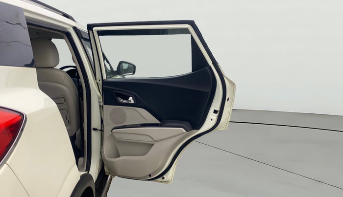 2021 Mahindra XUV300 W8 (O) 1.2 PETROL, Petrol, Manual, 1,22,446 km, RHS Rear Door