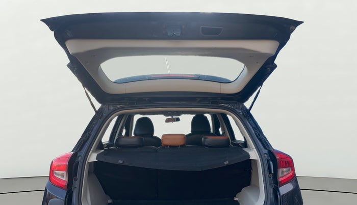 2020 Mahindra XUV300 W8 1.5 DIESEL, Diesel, Manual, 1,04,106 km, Boot Door Open