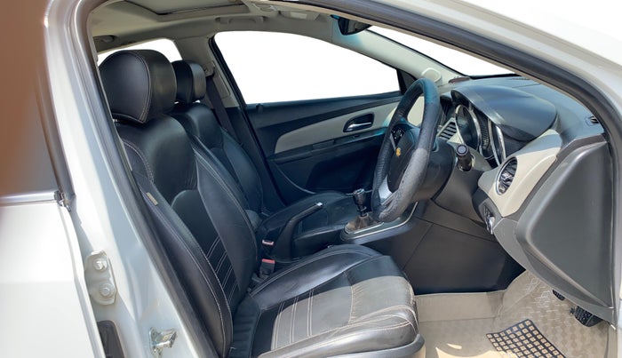 2017 Chevrolet Cruze LTZ, Diesel, Manual, 86,041 km, Right Side Front Door Cabin