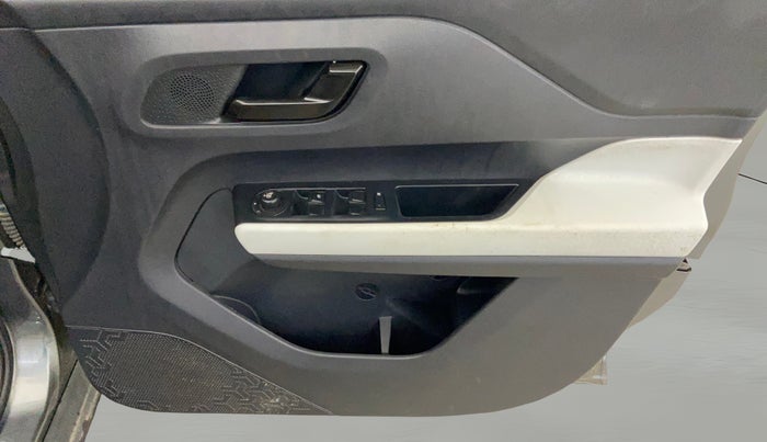 2022 Tata PUNCH ACCOMPLISHED AMT, Petrol, Automatic, 45,582 km, Driver Side Door Panels Control